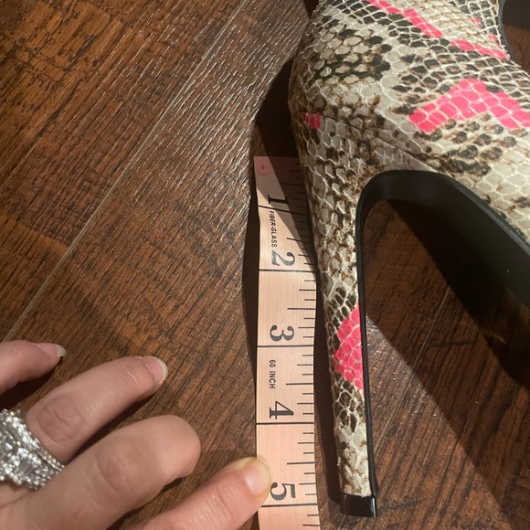 Qupid Beige/Fushia Snake Style  Suede Platform Stiletto High Heels Size 5.5 - Picture 15 of 15
